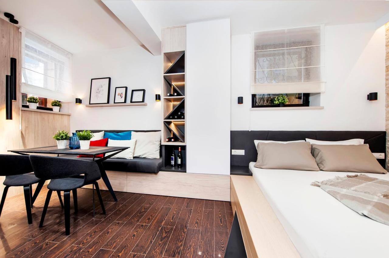 Apartments Casa Dekic Ровин Екстериор снимка
