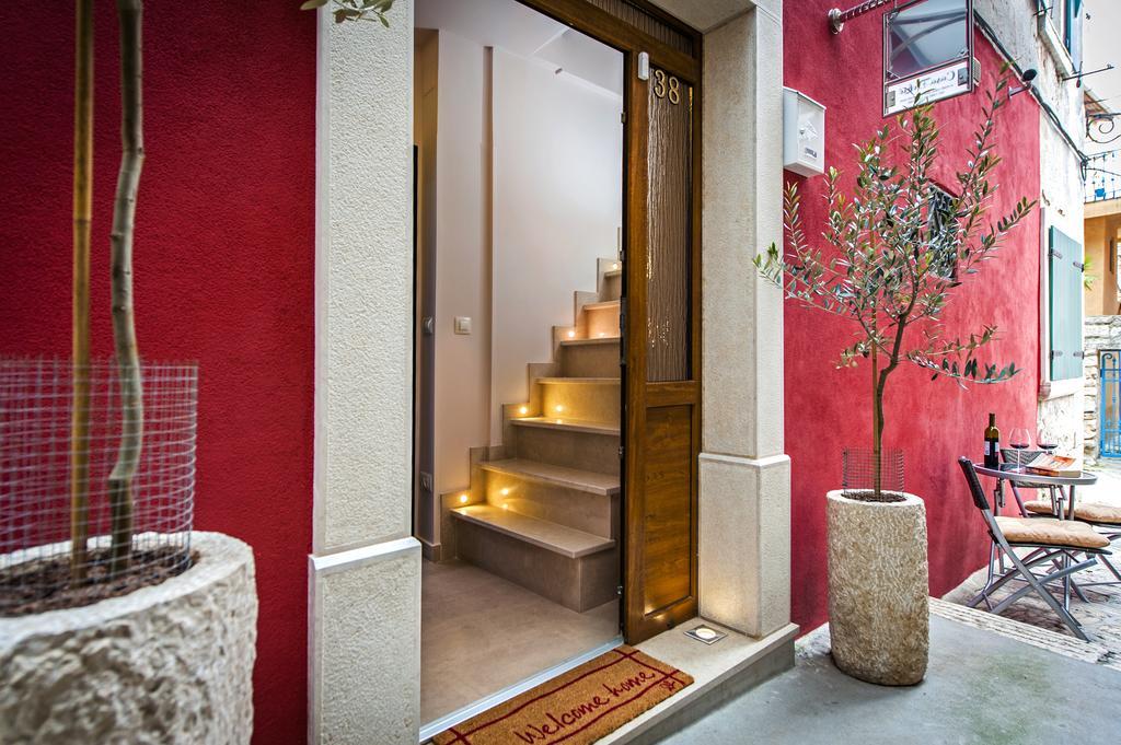Apartments Casa Dekic Ровин Екстериор снимка