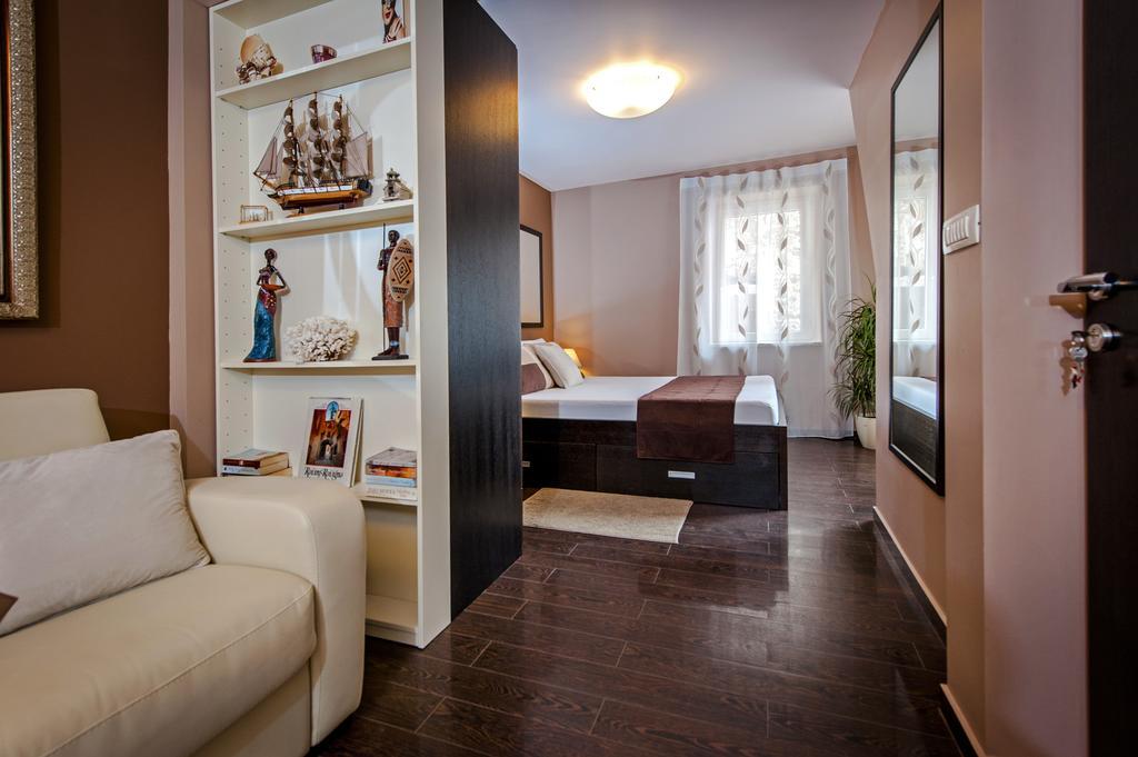 Apartments Casa Dekic Ровин Екстериор снимка