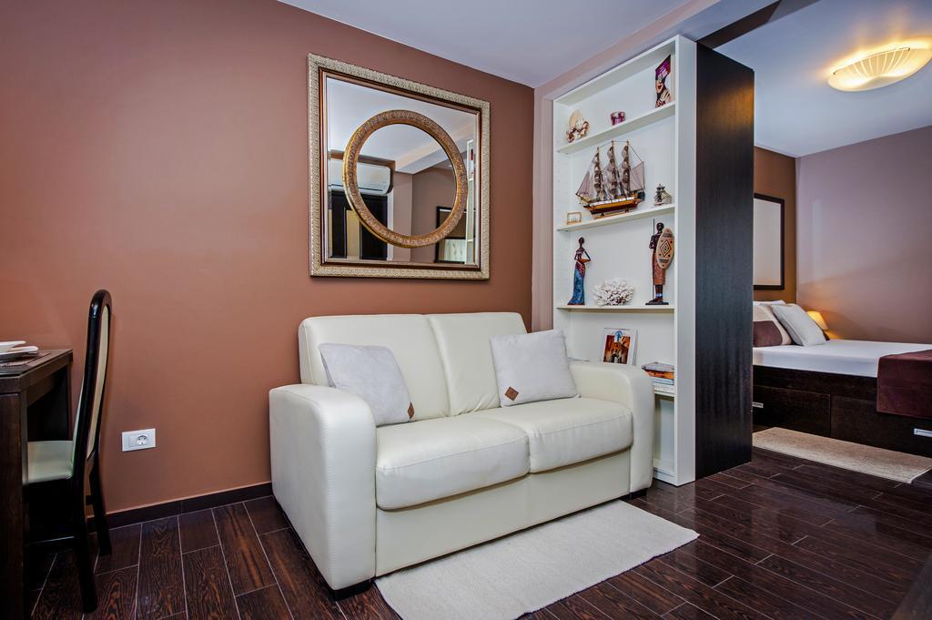 Apartments Casa Dekic Ровин Екстериор снимка