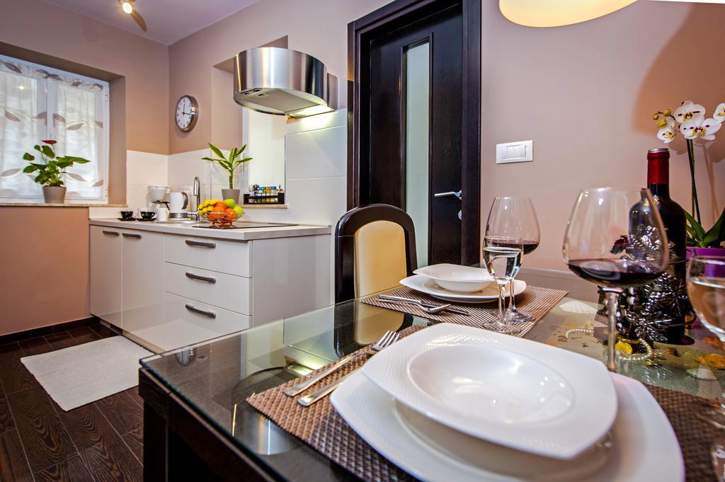 Apartments Casa Dekic Ровин Екстериор снимка
